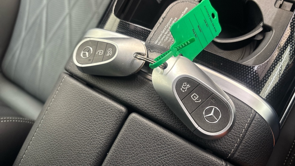 MERCEDES EQE 2 keys