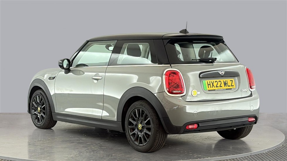 MINI HATCHBACK Image 3