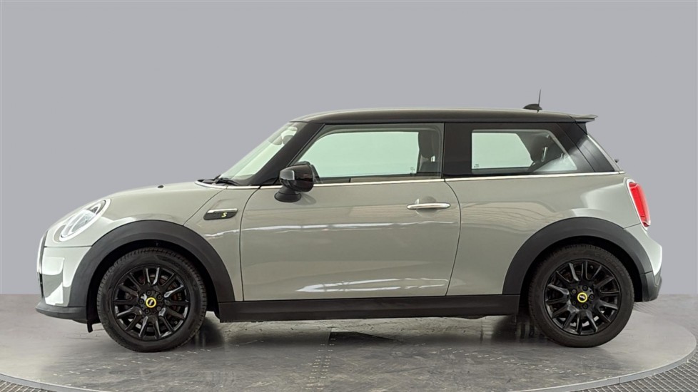 MINI HATCHBACK Image 2