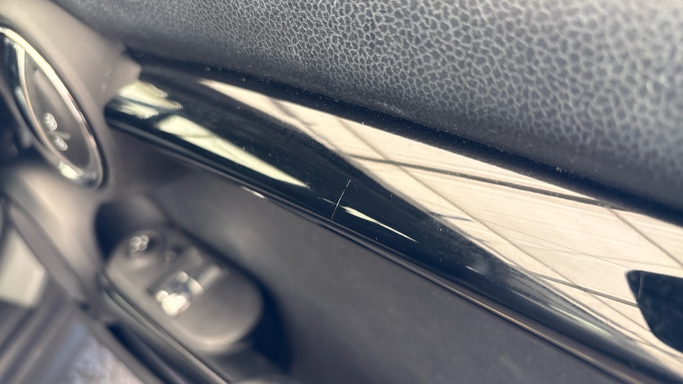 MINI HATCHBACK Scratches