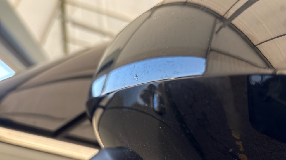 MINI HATCHBACK Chips and scratches
