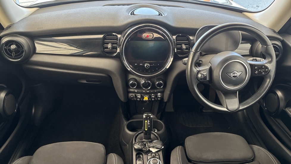 MINI HATCHBACK Image 11