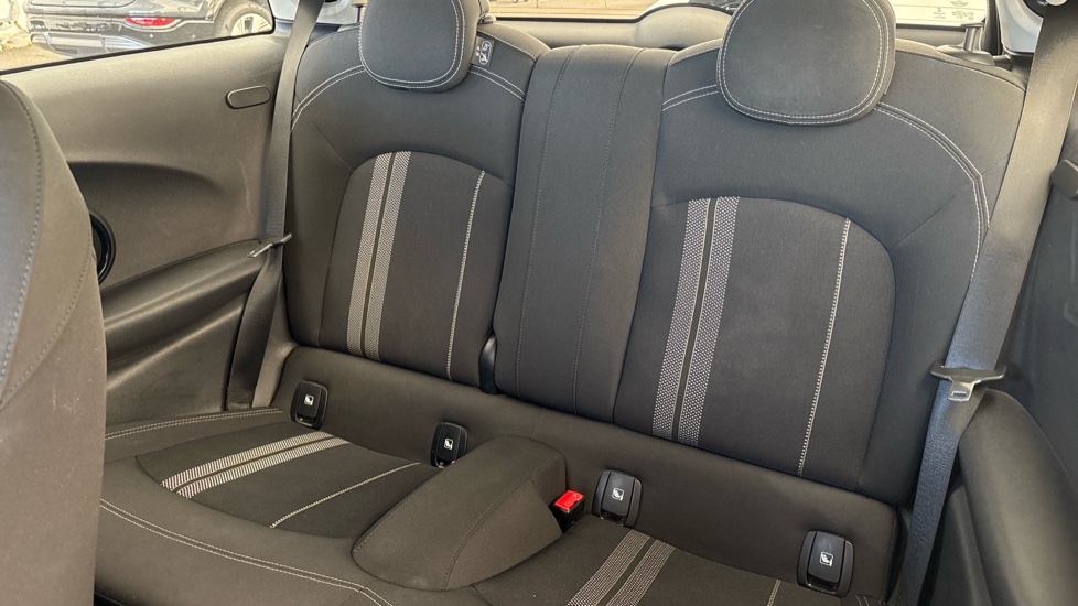 MINI HATCHBACK Image 14