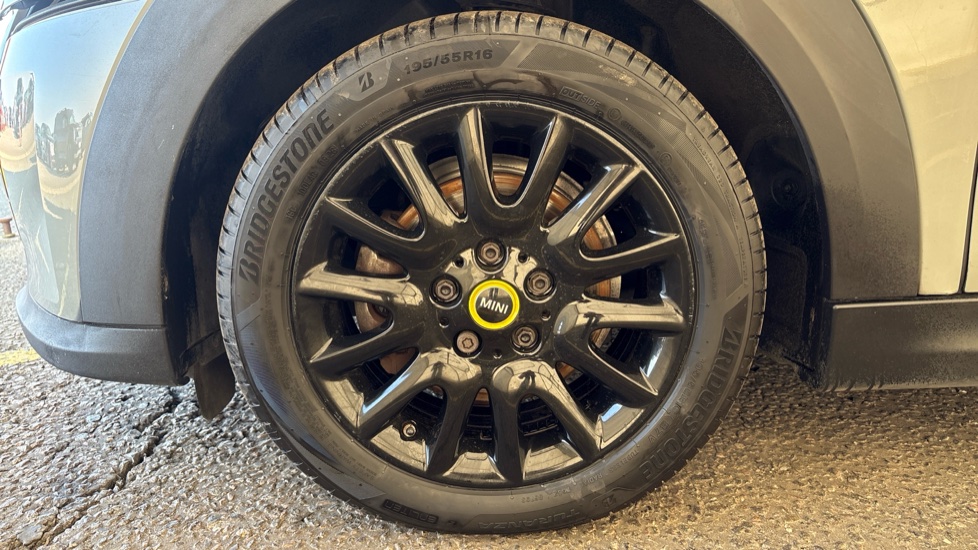 MINI HATCHBACK Image 17
