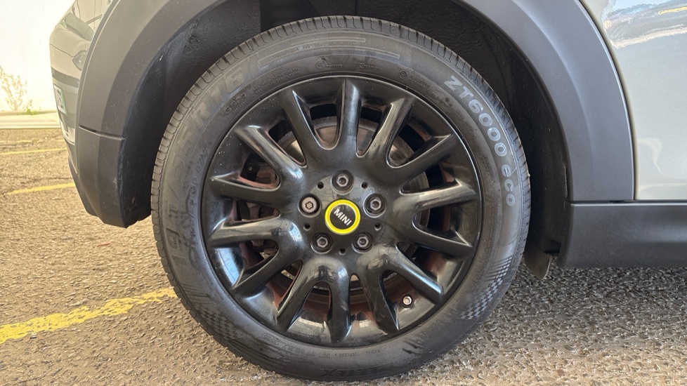 MINI HATCHBACK Image 19