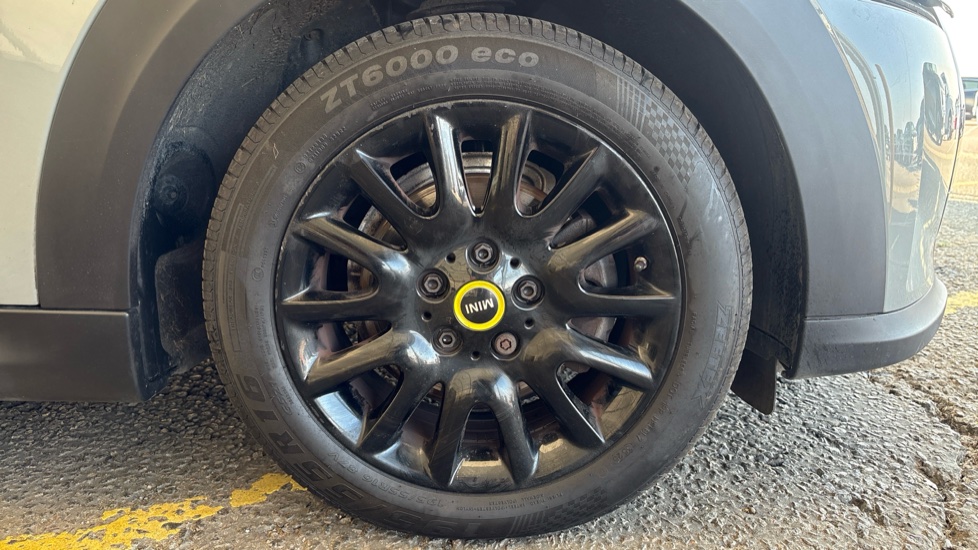 MINI HATCHBACK Image 20