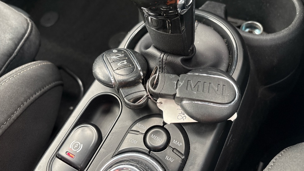 MINI HATCHBACK 2 keys available