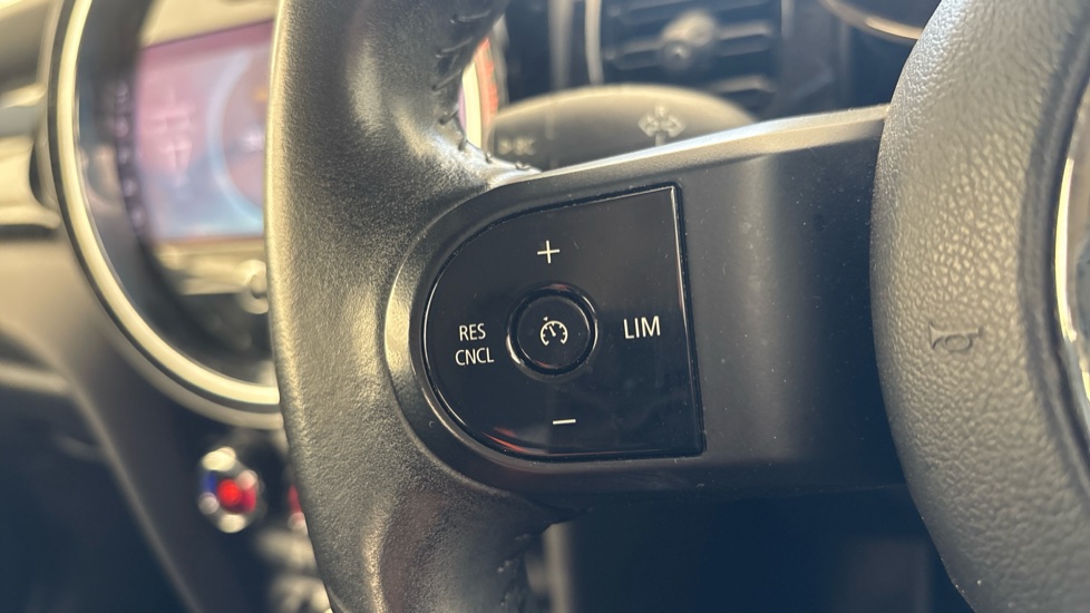 MINI HATCHBACK Cruise control