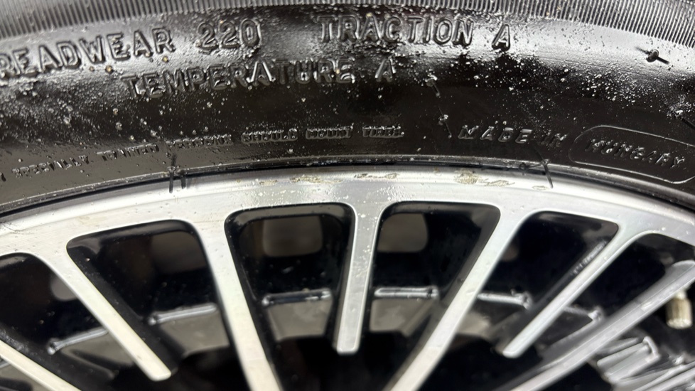 MERCEDES EQC scuff