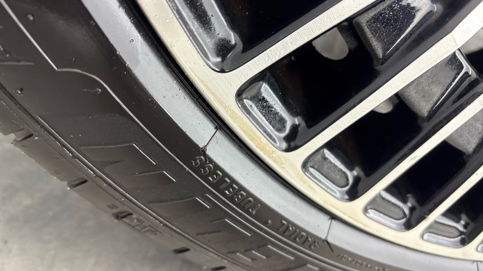 MERCEDES EQC scuff