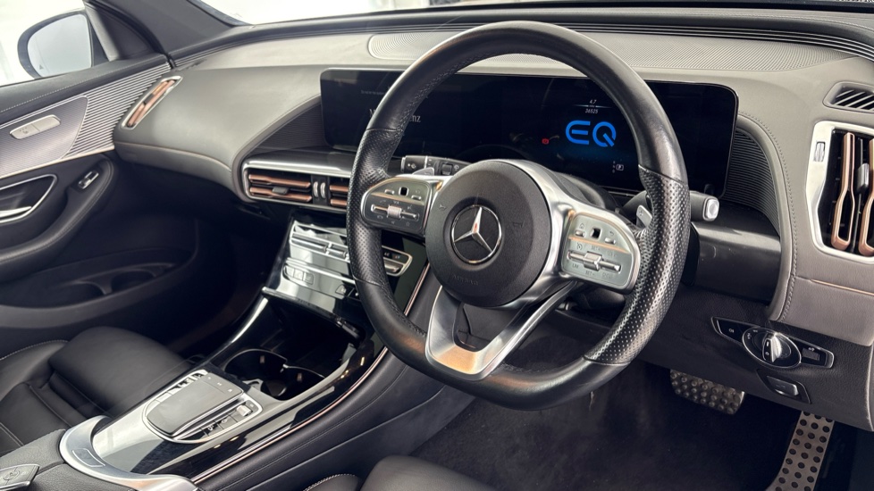 MERCEDES EQC Image 9