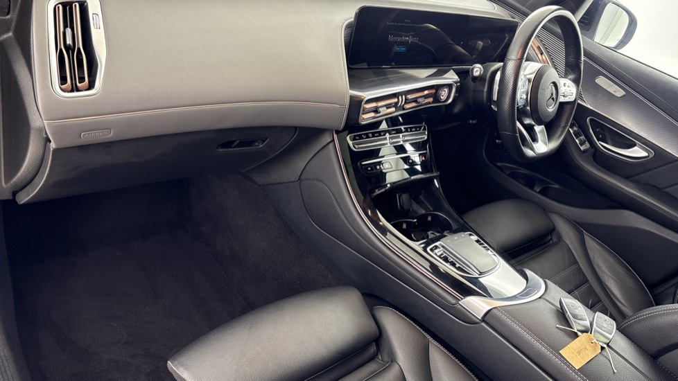 MERCEDES EQC Image 10