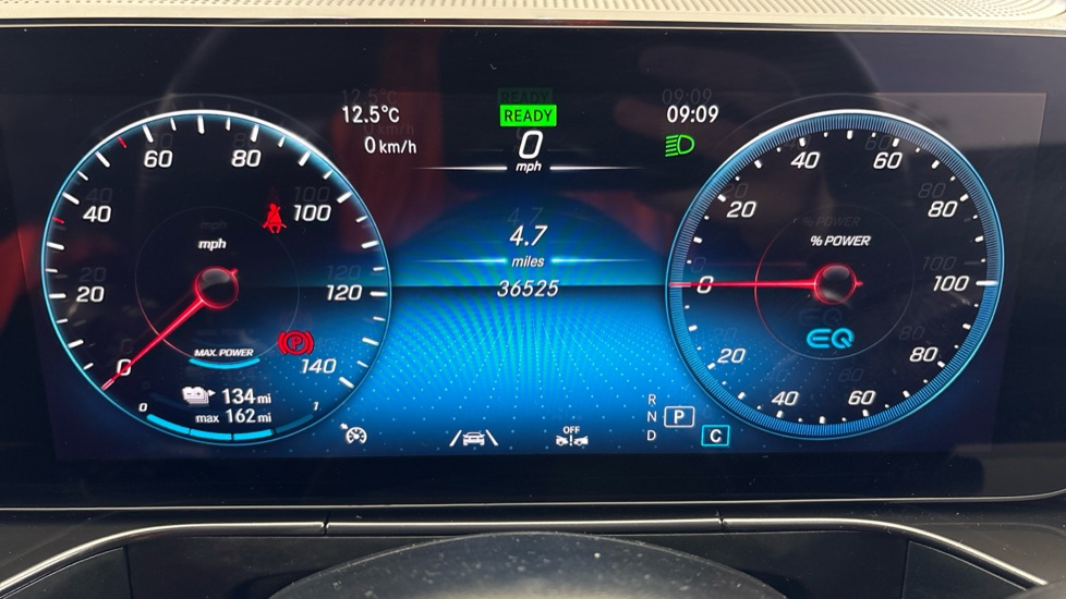 MERCEDES EQC Image 13