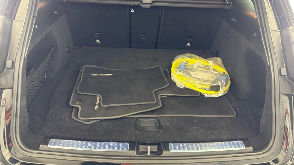 MERCEDES EQC Image 15