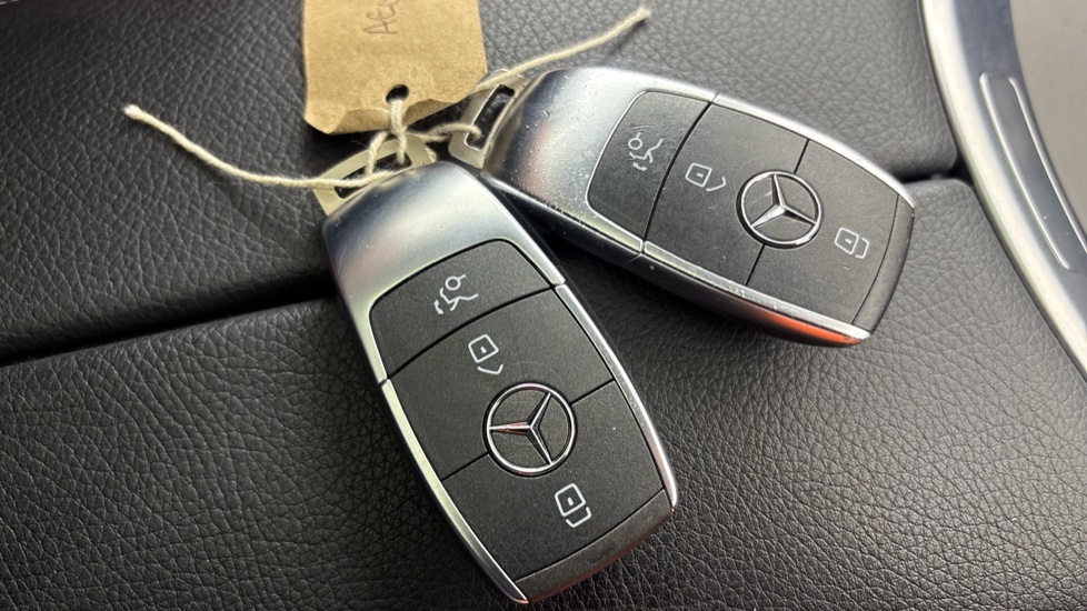 MERCEDES EQC 2 keys