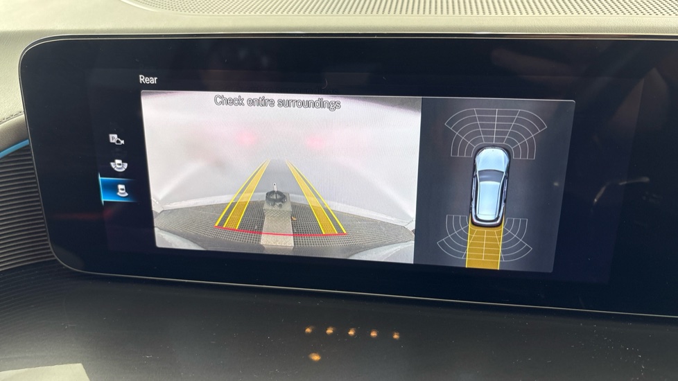 MERCEDES EQC reverse camera