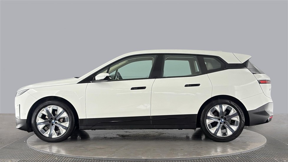 BMW iX Image 2