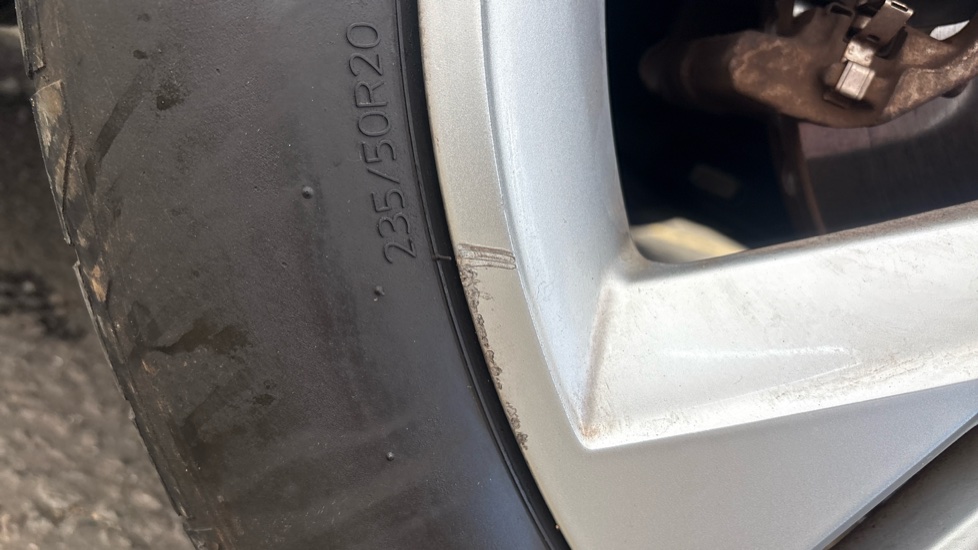 AUDI Q4 Scuff