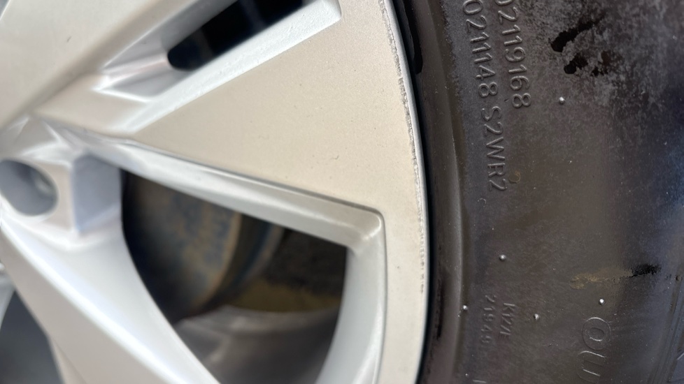 AUDI Q4 Scuff