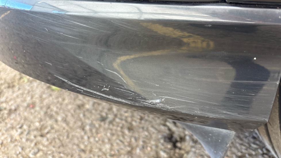 AUDI Q4 Scuff