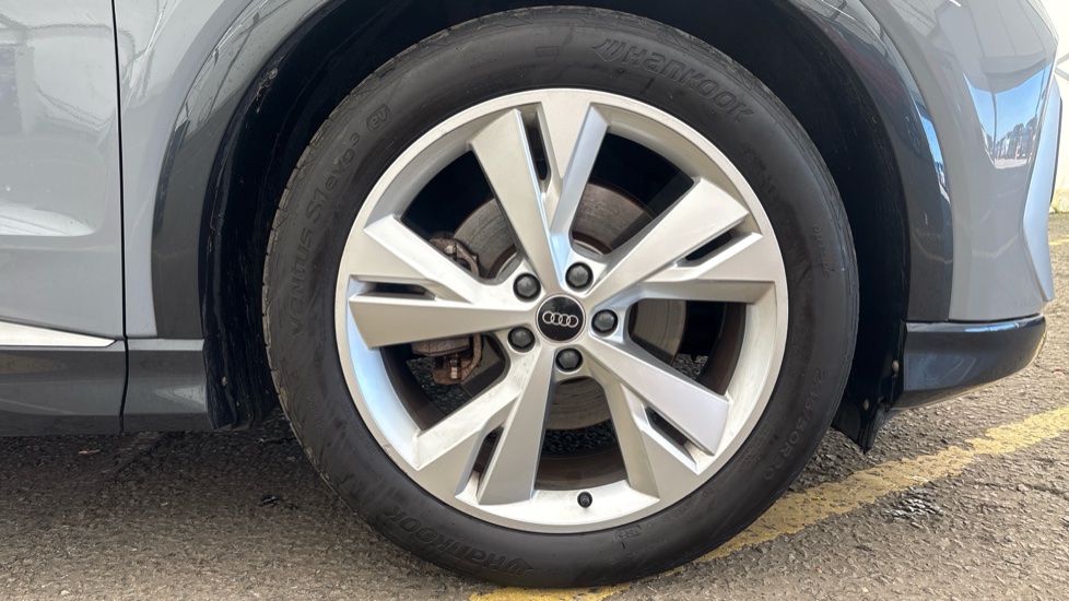 AUDI Q4 Image 20