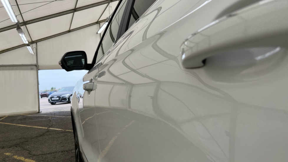 MG ZS dent