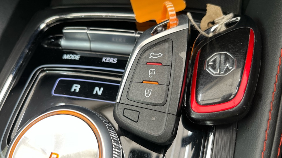 MG ZS two keys