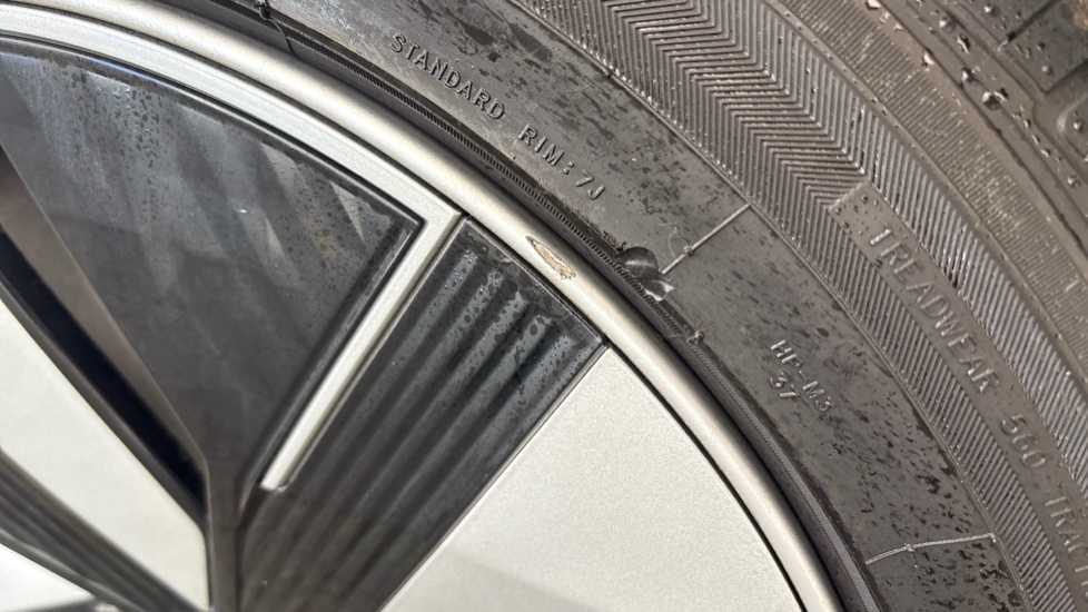 MG ZS Scuff