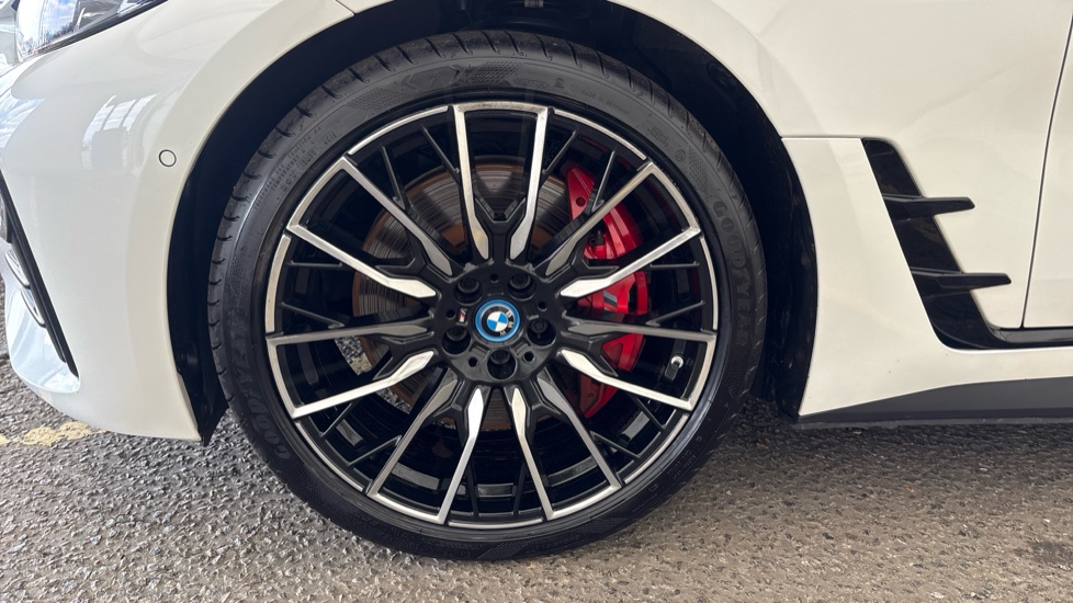 BMW I4 Image 17