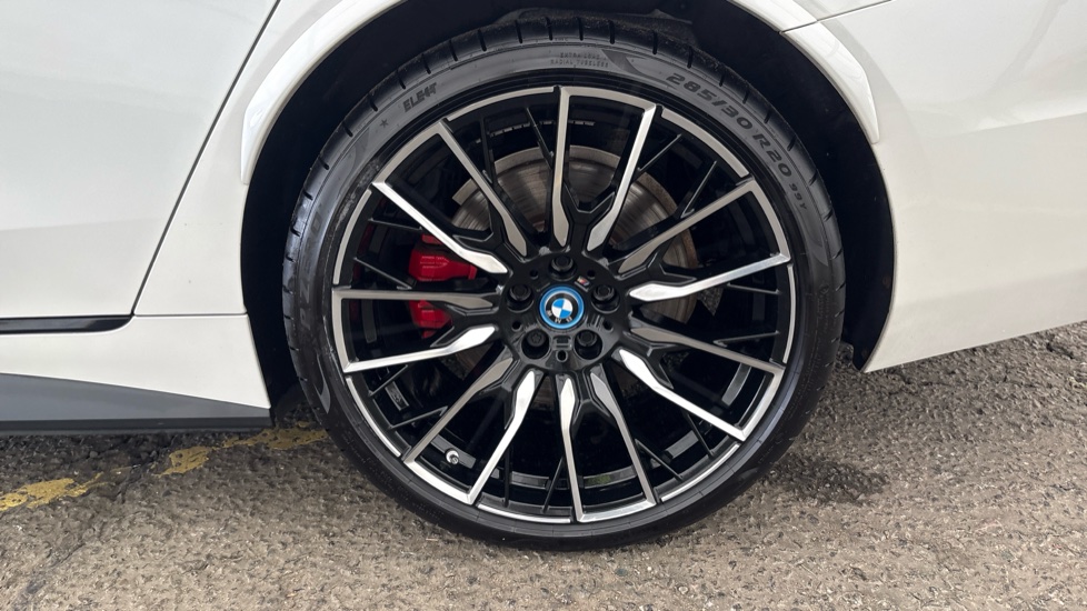 BMW I4 Image 18