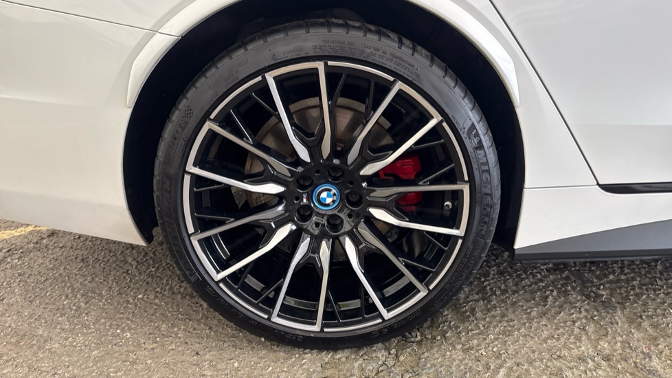 BMW I4 Image 19