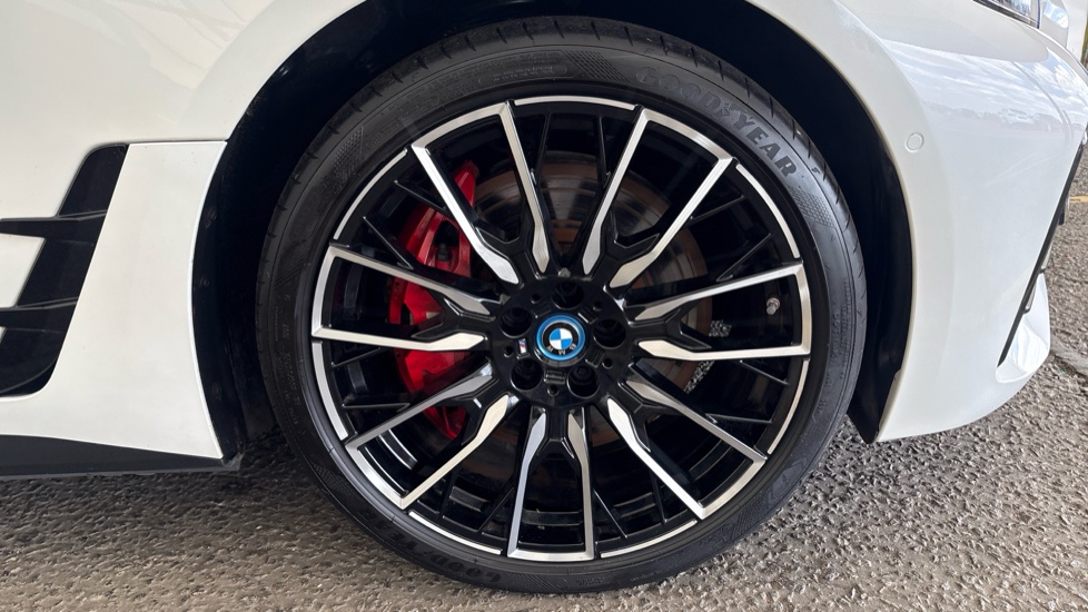 BMW I4 Image 20
