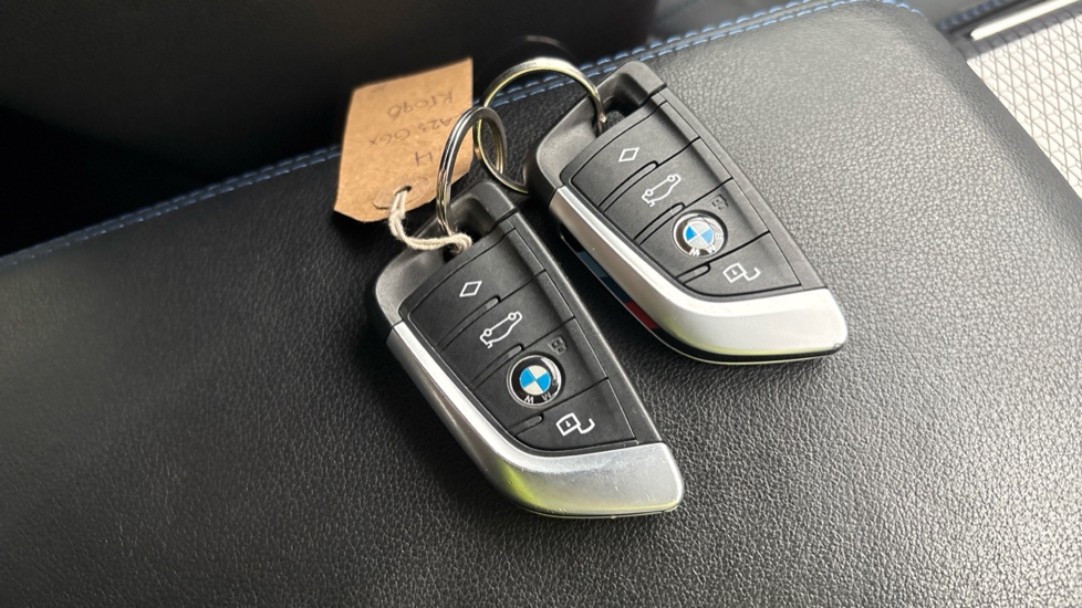 BMW I4 two keys