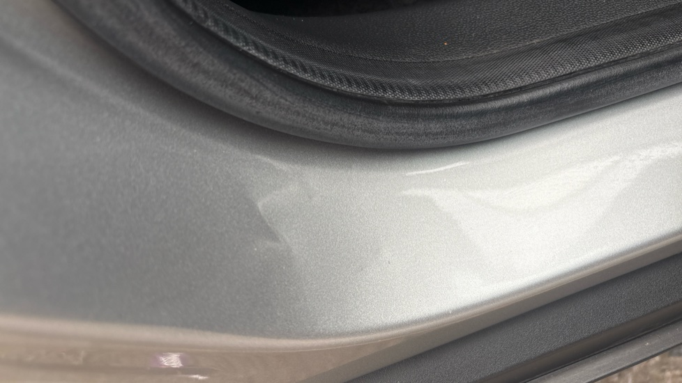 MG ZS dents