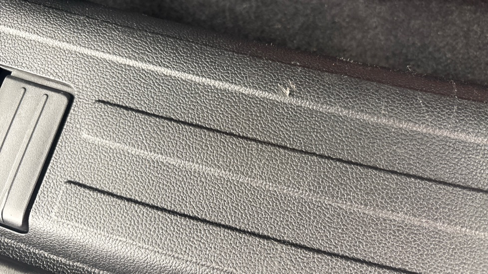 MG ZS scratches