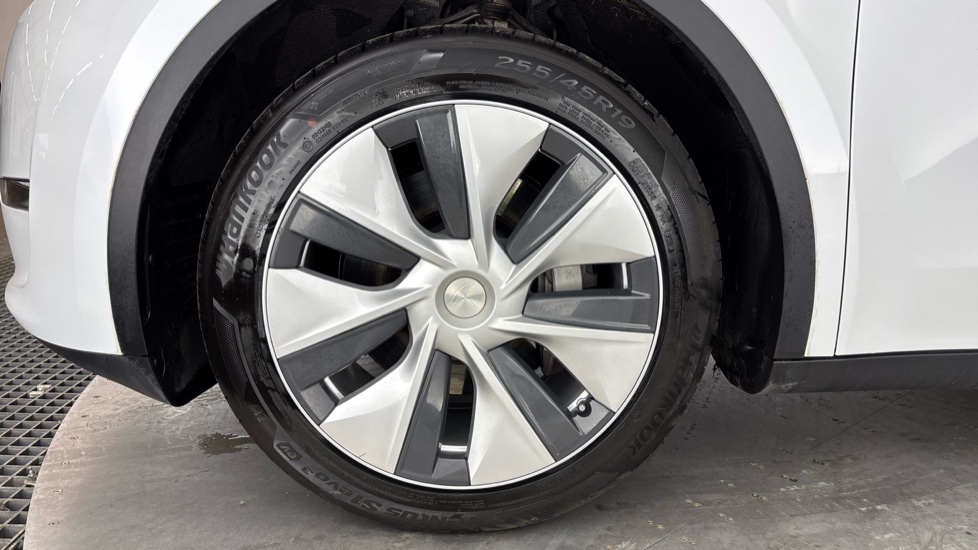 TESLA MODEL Y HATCHBACK Long Range AWD 5dr Auto