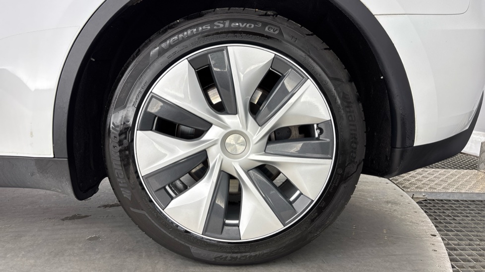 TESLA MODEL Y HATCHBACK Long Range AWD 5dr Auto