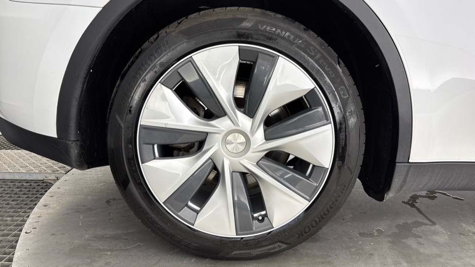 TESLA MODEL Y HATCHBACK Long Range AWD 5dr Auto