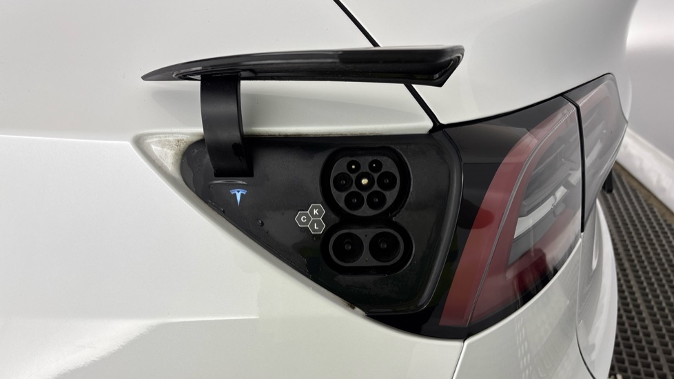 TESLA MODEL Y HATCHBACK Long Range AWD 5dr Auto
