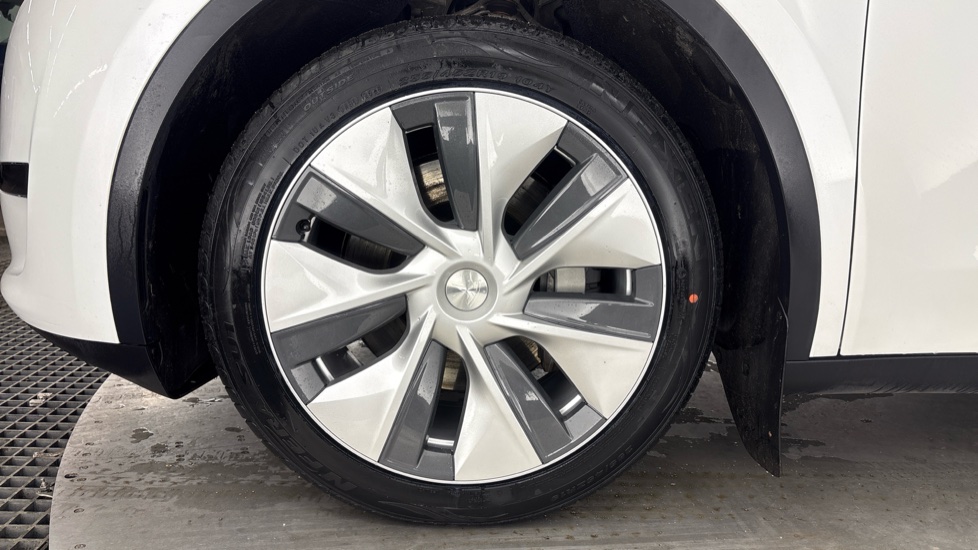 TESLA MODEL Y HATCHBACK RWD 5dr Auto