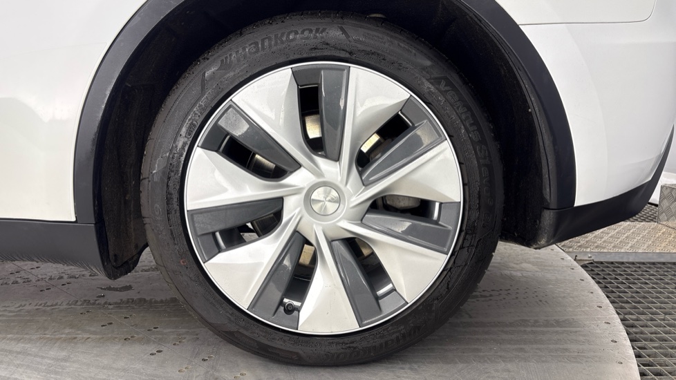 TESLA MODEL Y HATCHBACK RWD 5dr Auto