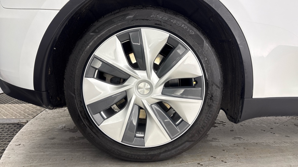 TESLA MODEL Y HATCHBACK RWD 5dr Auto