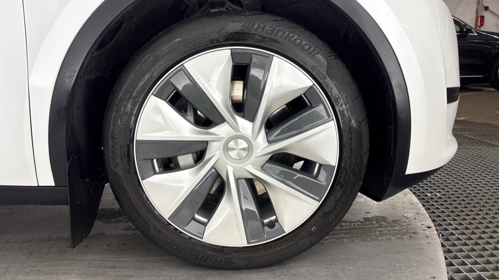 TESLA MODEL Y HATCHBACK RWD 5dr Auto