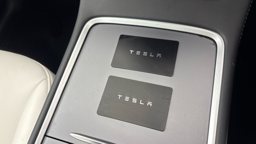 TESLA MODEL Y HATCHBACK RWD 5dr Auto
