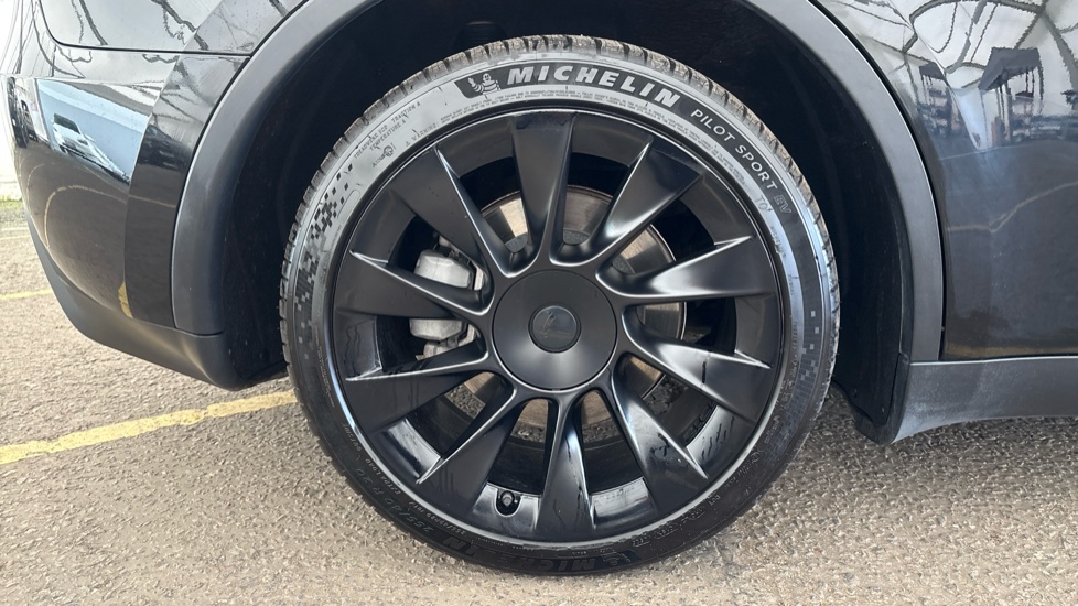 TESLA MODEL Y HATCHBACK Long Range AWD 5dr Auto