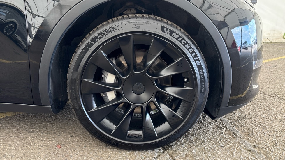 TESLA MODEL Y HATCHBACK Long Range AWD 5dr Auto