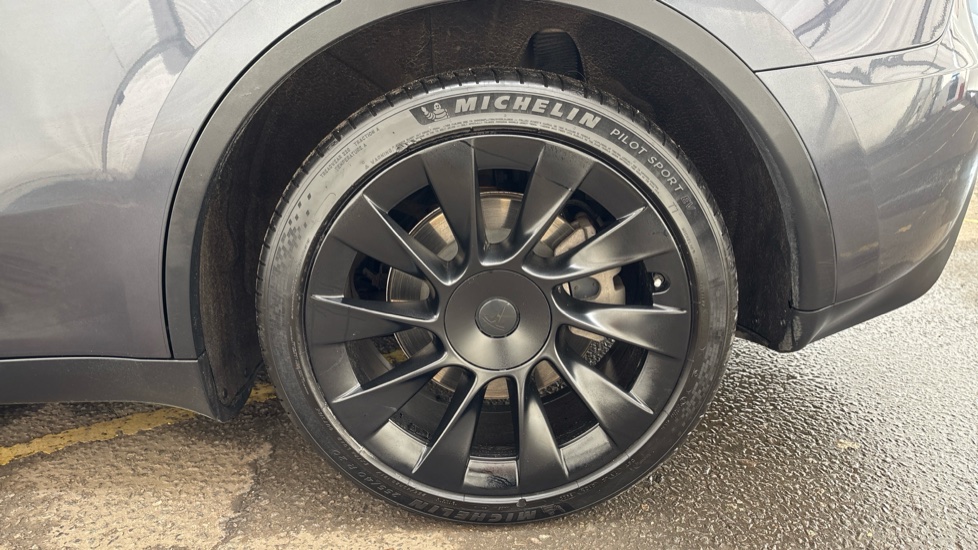 TESLA MODEL Y HATCHBACK Long Range AWD 5dr Auto