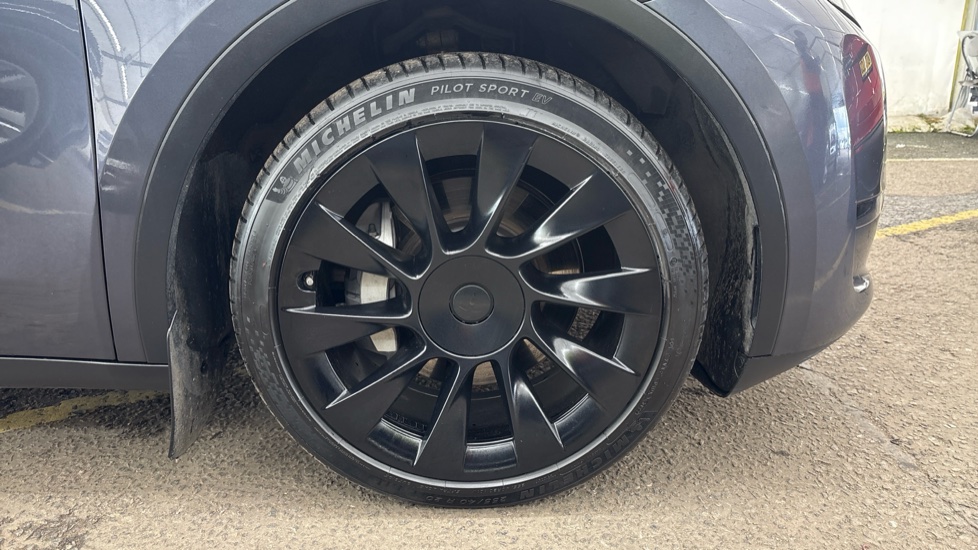 TESLA MODEL Y HATCHBACK Long Range AWD 5dr Auto