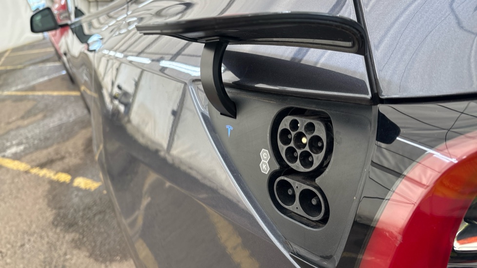 TESLA MODEL Y HATCHBACK Long Range AWD 5dr Auto