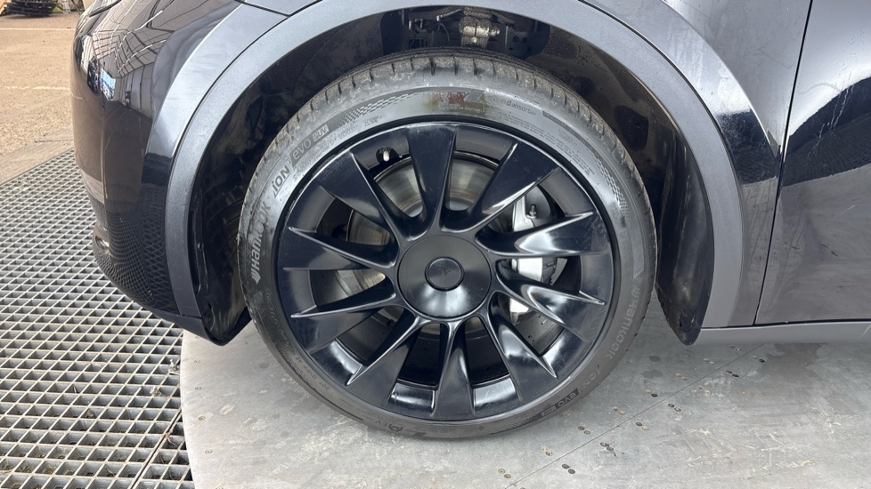 TESLA MODEL Y HATCHBACK Long Range AWD 5dr Auto